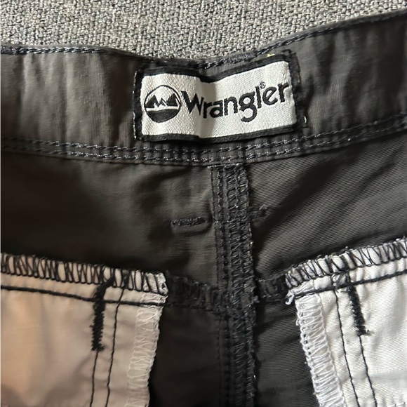 Wrangler Cargo Shorts - Picture 6 of 7